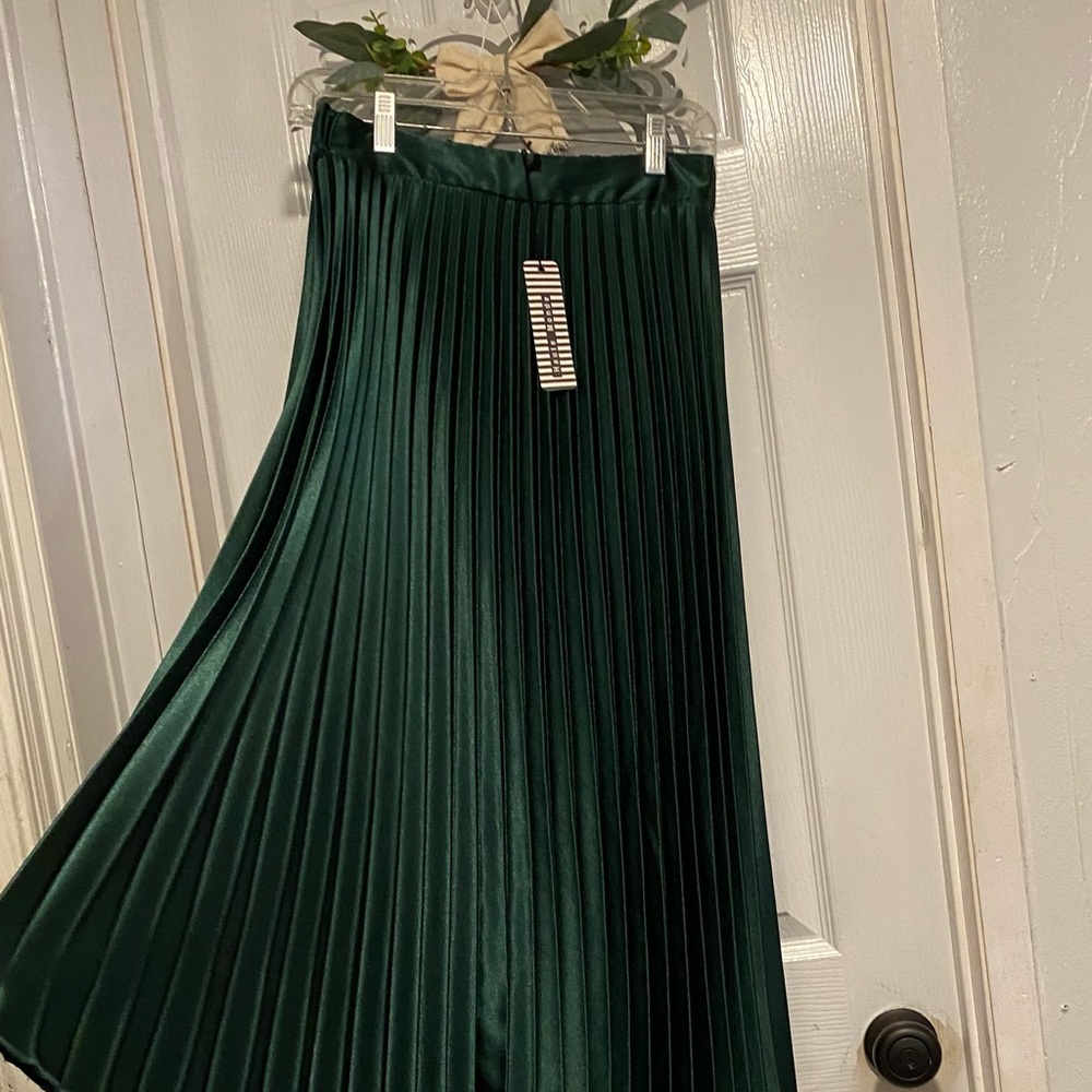 Pleated skirt